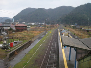 「無人駅」に降り立つのは・・・