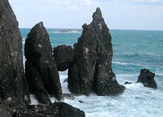 岩が落ちないハサカリ岩