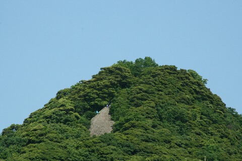 りんぽう山、岩場に生徒が見えます！